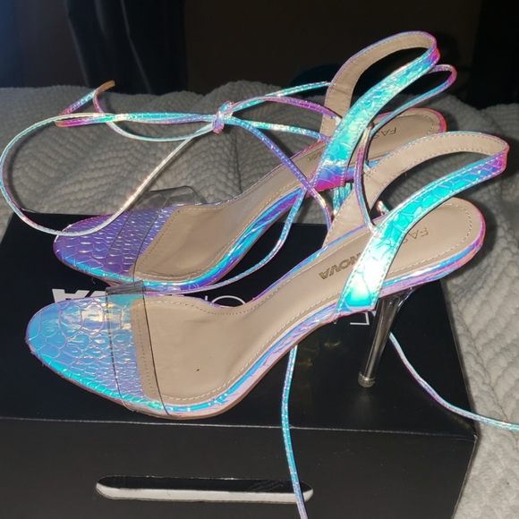 Heels - Picture 2 of 3